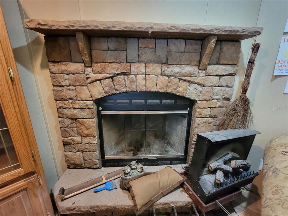 待售: $109,900 (3 贝兹, 2 浴室, 1800 平方英尺)