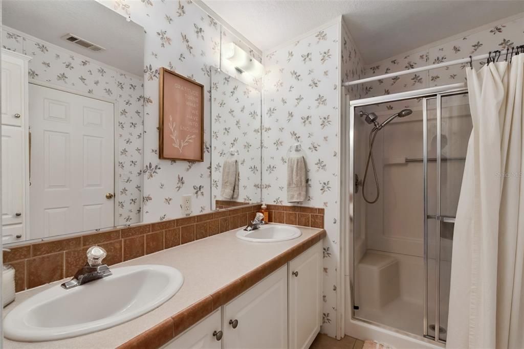 На продажу: $235,000 (2 спален, 2 ванн, 1296 Квадратных фут)