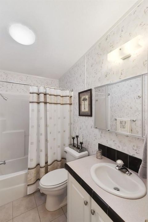 На продажу: $235,000 (2 спален, 2 ванн, 1296 Квадратных фут)