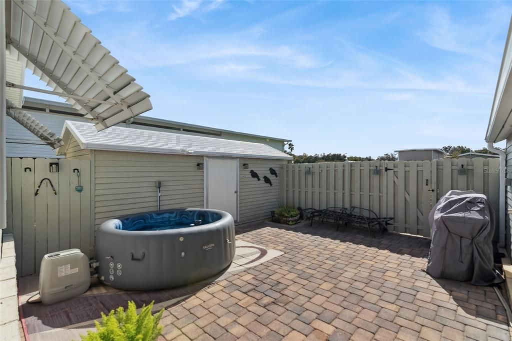 На продажу: $235,000 (2 спален, 2 ванн, 1296 Квадратных фут)