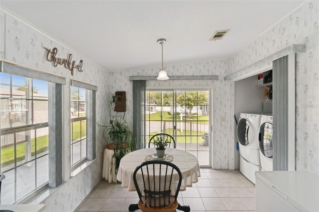 На продажу: $235,000 (2 спален, 2 ванн, 1296 Квадратных фут)