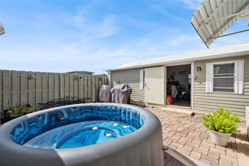 На продажу: $235,000 (2 спален, 2 ванн, 1296 Квадратных фут)