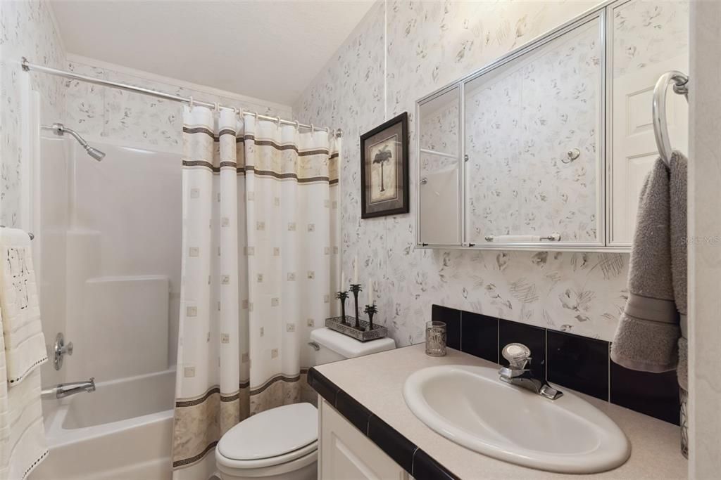 На продажу: $235,000 (2 спален, 2 ванн, 1296 Квадратных фут)