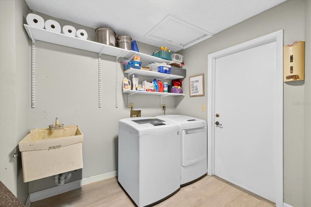 Activo con contrato: $625,000 (3 camas, 2 baños, 2455 Pies cuadrados)