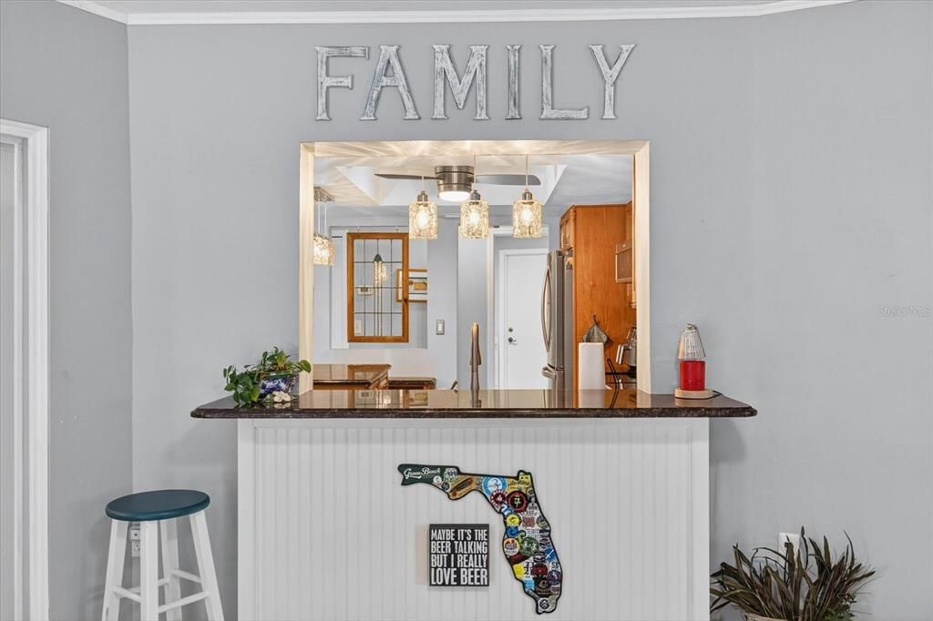 Activo con contrato: $625,000 (3 camas, 2 baños, 2455 Pies cuadrados)