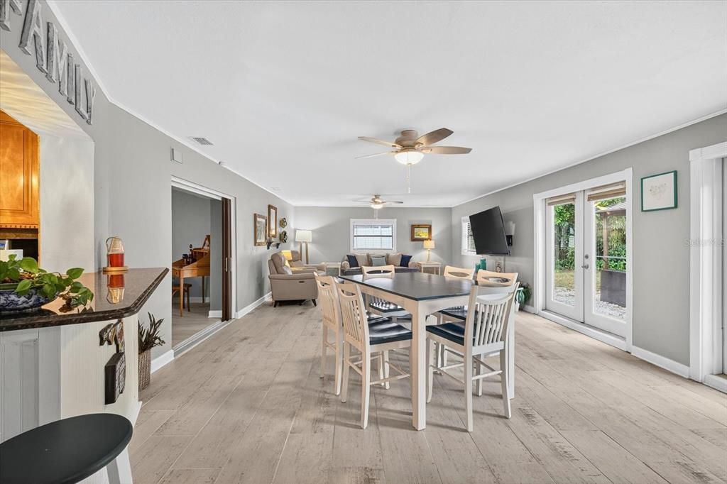 Activo con contrato: $625,000 (3 camas, 2 baños, 2455 Pies cuadrados)