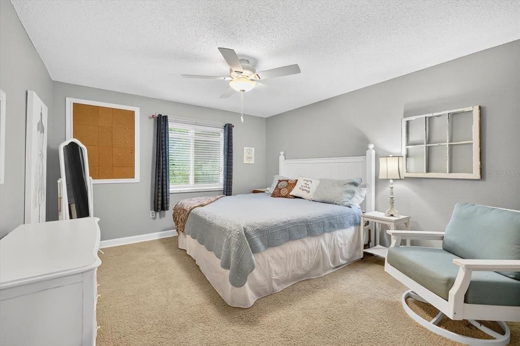 Activo con contrato: $625,000 (3 camas, 2 baños, 2455 Pies cuadrados)