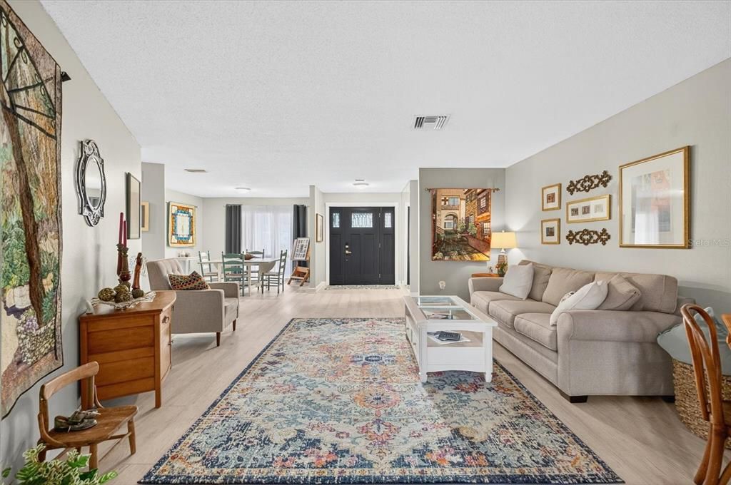 Activo con contrato: $625,000 (3 camas, 2 baños, 2455 Pies cuadrados)