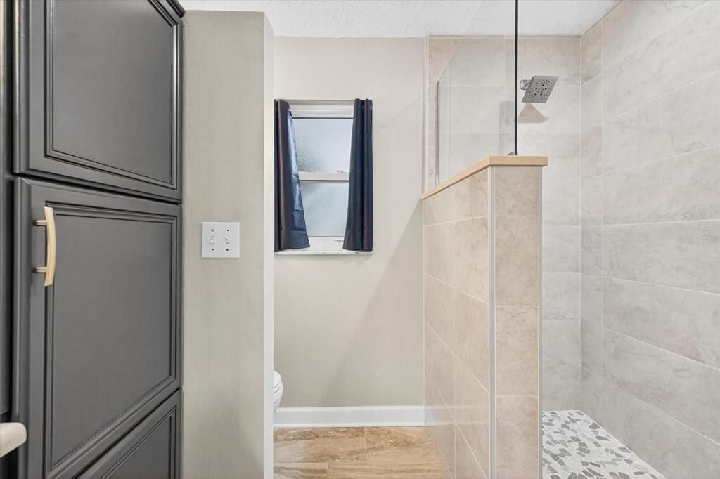 Activo con contrato: $625,000 (3 camas, 2 baños, 2455 Pies cuadrados)