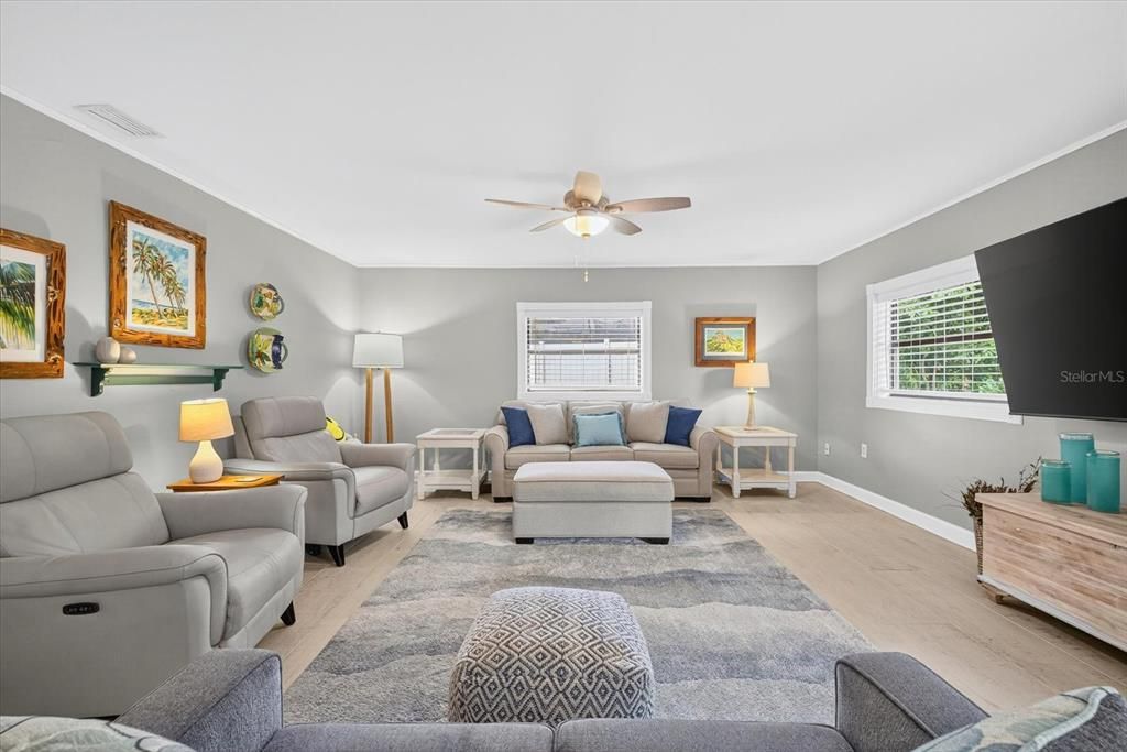 Activo con contrato: $625,000 (3 camas, 2 baños, 2455 Pies cuadrados)