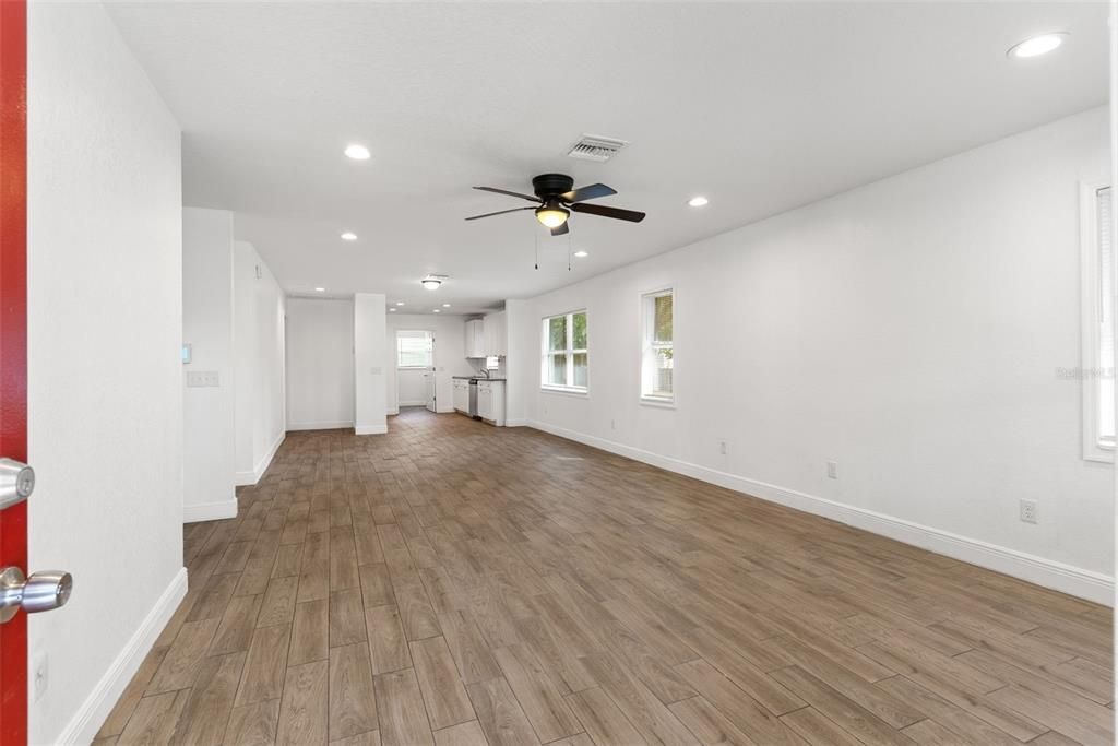 For Sale: $275,000 (3 beds, 2 baths, 1620 Square Feet)