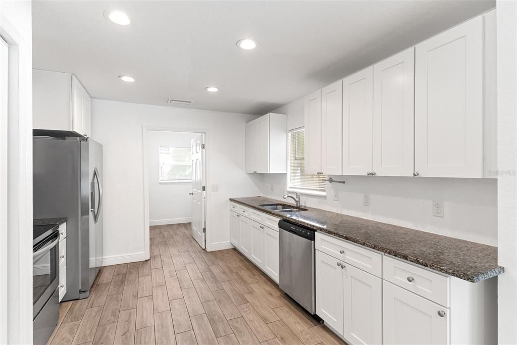 For Sale: $275,000 (3 beds, 2 baths, 1620 Square Feet)