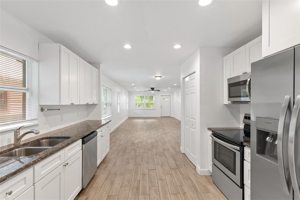 For Sale: $275,000 (3 beds, 2 baths, 1620 Square Feet)