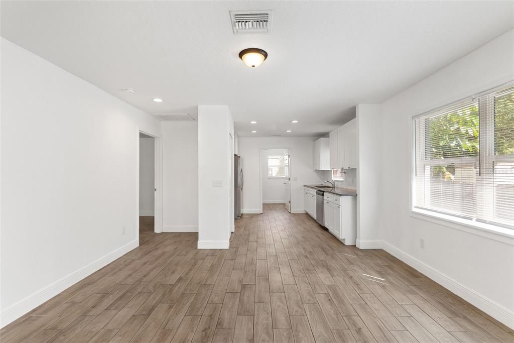 For Sale: $275,000 (3 beds, 2 baths, 1620 Square Feet)