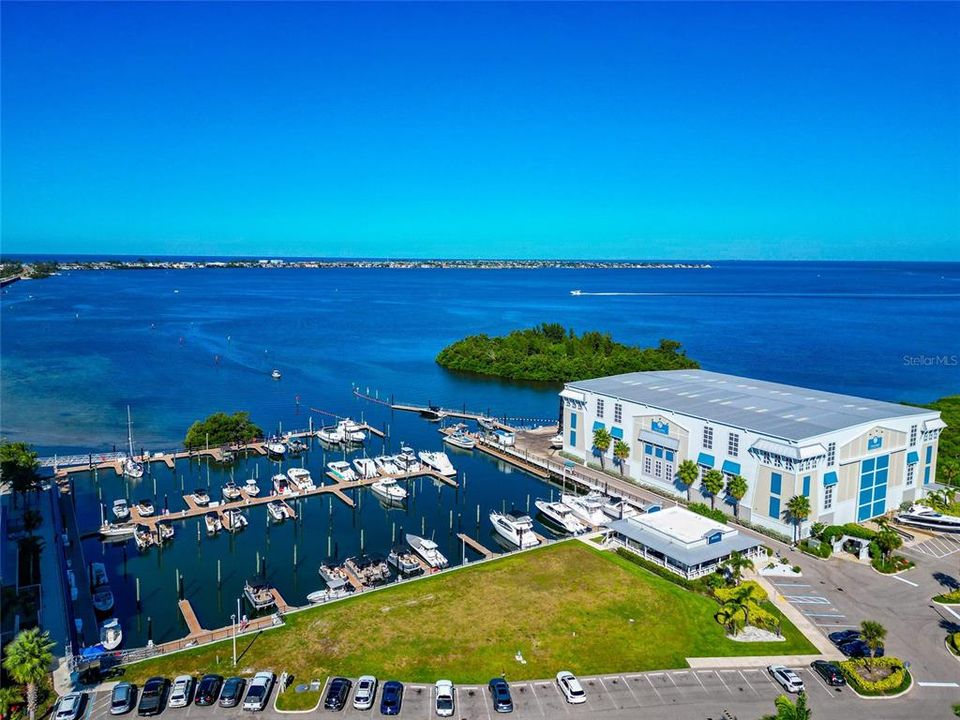 For Sale: $779,000 (3 beds, 3 baths, 1664 Square Feet)