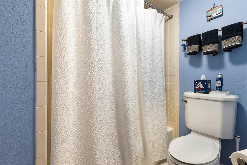 待售: $400,000 (3 贝兹, 2 浴室, 2569 平方英尺)