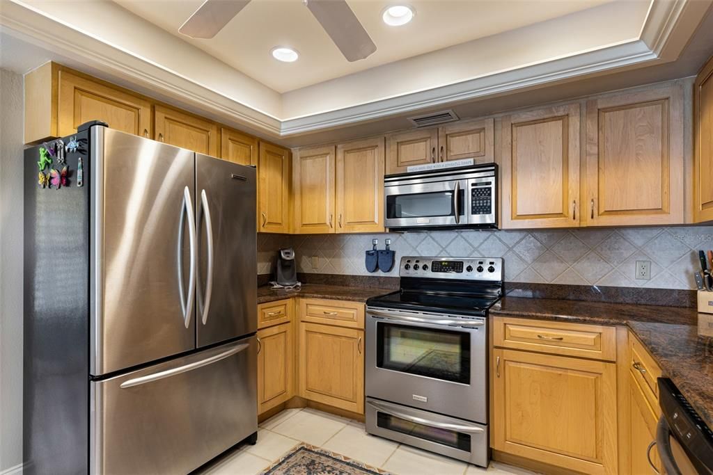 待售: $400,000 (3 贝兹, 2 浴室, 2569 平方英尺)