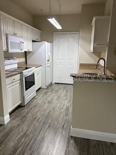 Active With Contract: $319,900 (3 beds, 2 baths, 1499 Square Feet)