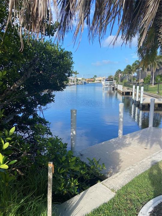 待售: $300,000 (0.26 acres)