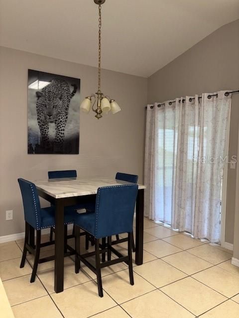 En Venta: $369,000 (4 camas, 2 baños, 1912 Pies cuadrados)