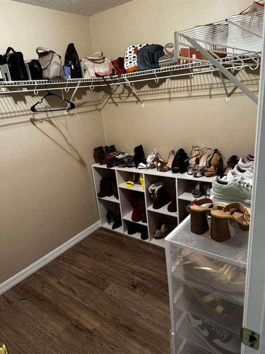 En Venta: $369,000 (4 camas, 2 baños, 1912 Pies cuadrados)