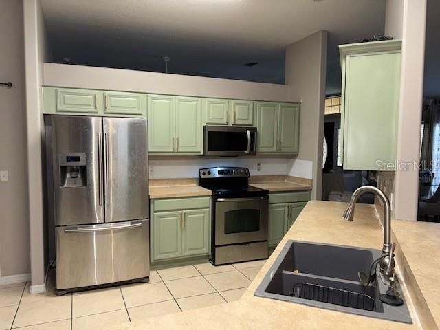 En Venta: $369,000 (4 camas, 2 baños, 1912 Pies cuadrados)