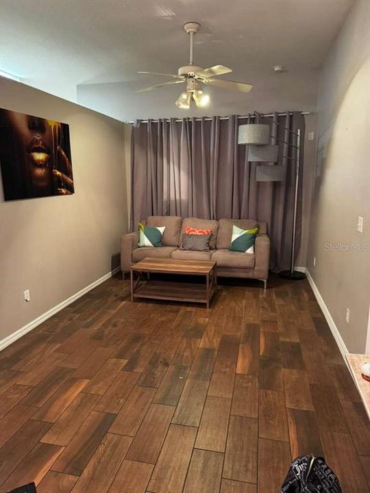 En Venta: $369,000 (4 camas, 2 baños, 1912 Pies cuadrados)