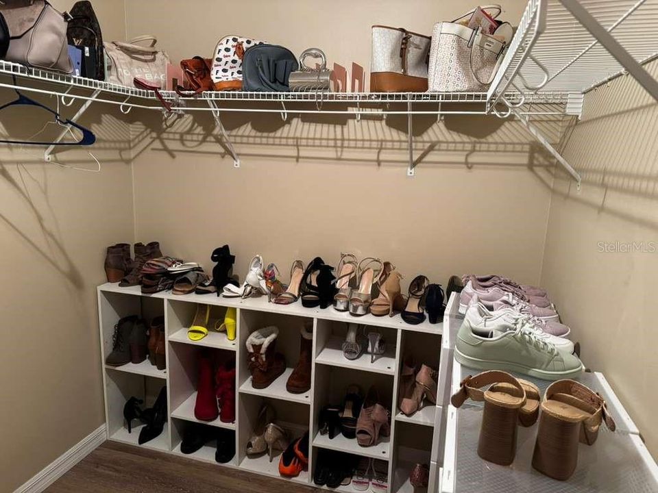 En Venta: $369,000 (4 camas, 2 baños, 1912 Pies cuadrados)