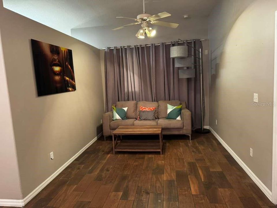 En Venta: $369,000 (4 camas, 2 baños, 1912 Pies cuadrados)