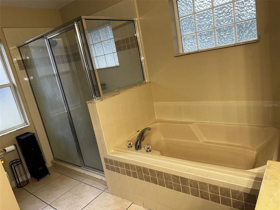 En Venta: $369,000 (4 camas, 2 baños, 1912 Pies cuadrados)