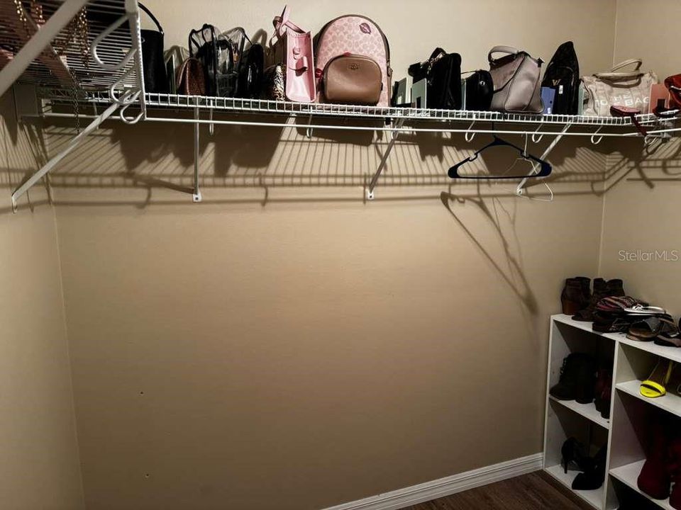 En Venta: $369,000 (4 camas, 2 baños, 1912 Pies cuadrados)