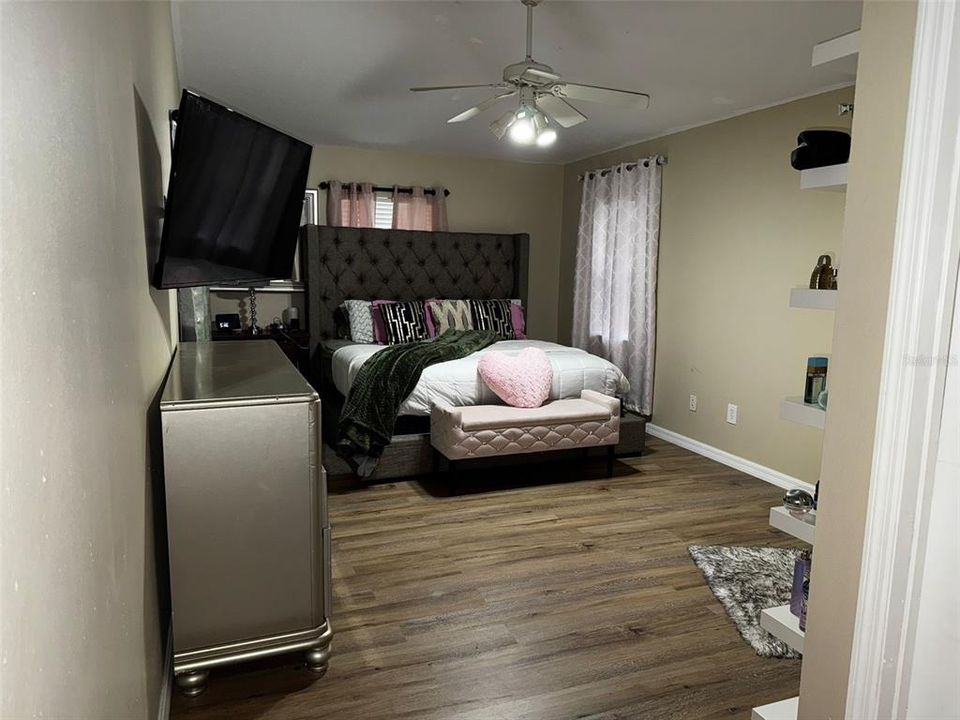 En Venta: $369,000 (4 camas, 2 baños, 1912 Pies cuadrados)