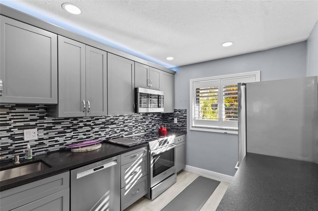 For Sale: $562,500 (2 beds, 2 baths, 1216 Square Feet)