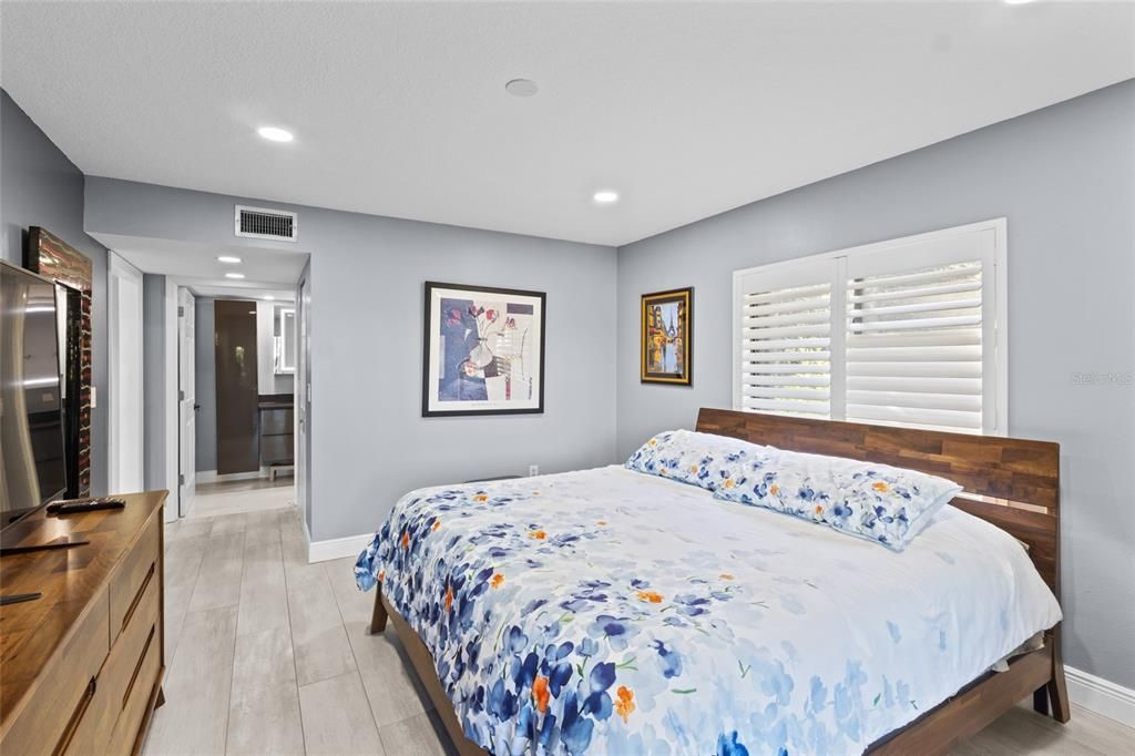 For Sale: $562,500 (2 beds, 2 baths, 1216 Square Feet)