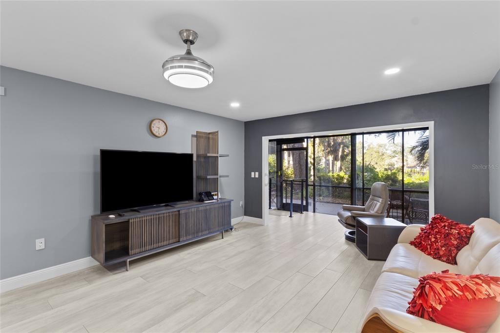 For Sale: $562,500 (2 beds, 2 baths, 1216 Square Feet)