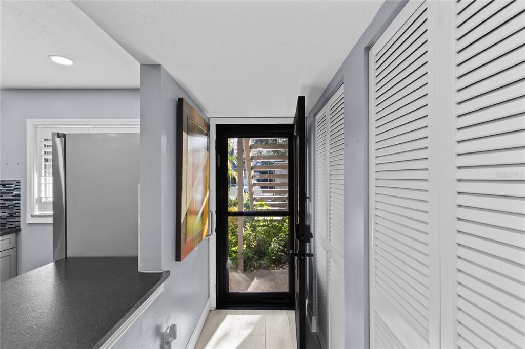 For Sale: $562,500 (2 beds, 2 baths, 1216 Square Feet)