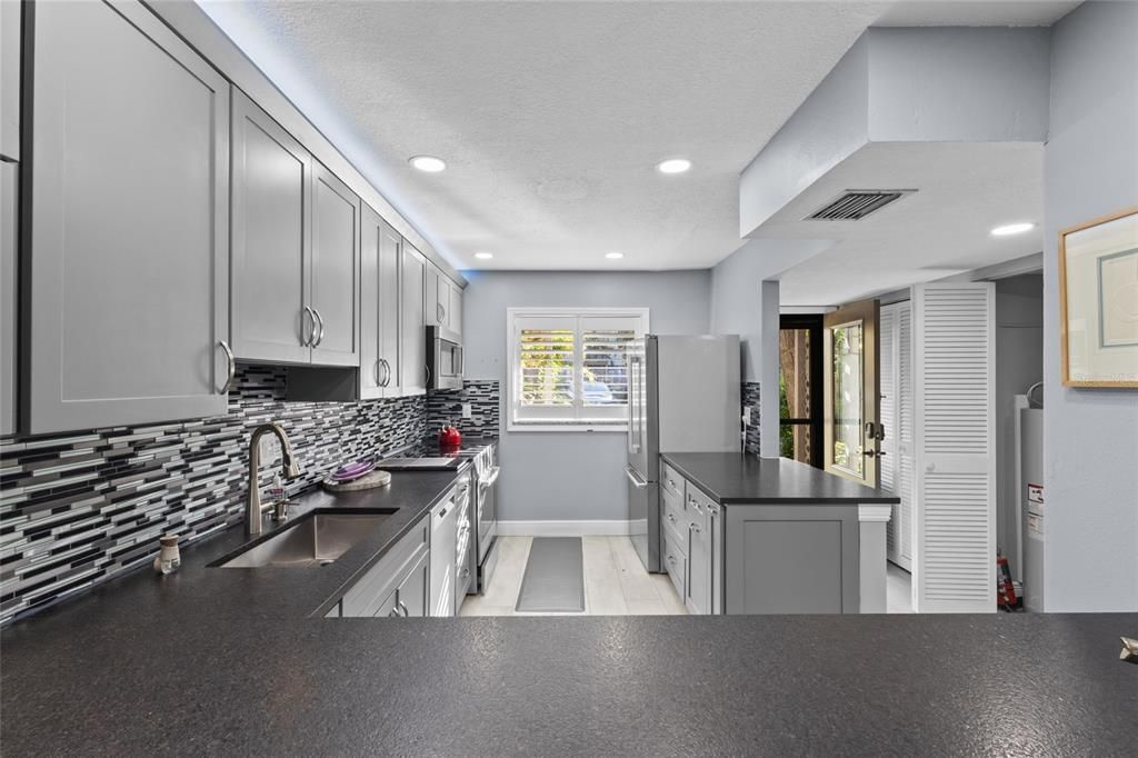 For Sale: $562,500 (2 beds, 2 baths, 1216 Square Feet)