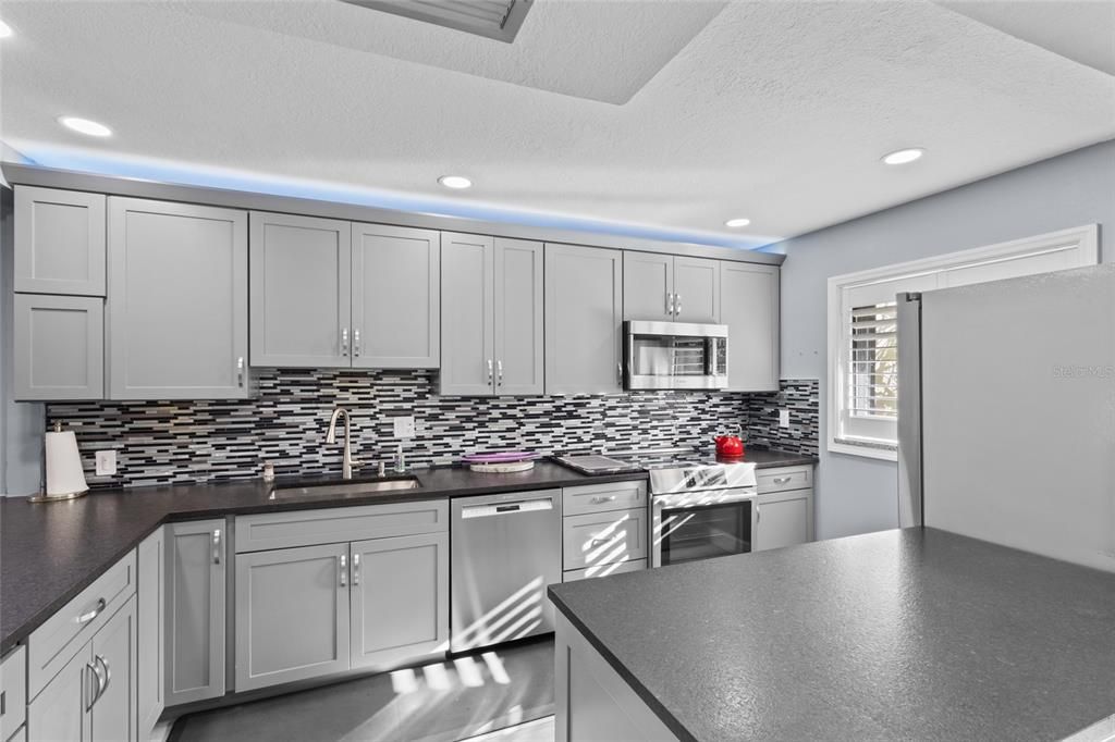 For Sale: $562,500 (2 beds, 2 baths, 1216 Square Feet)