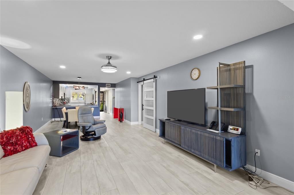 For Sale: $562,500 (2 beds, 2 baths, 1216 Square Feet)