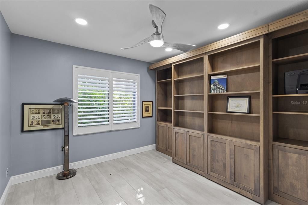 For Sale: $562,500 (2 beds, 2 baths, 1216 Square Feet)