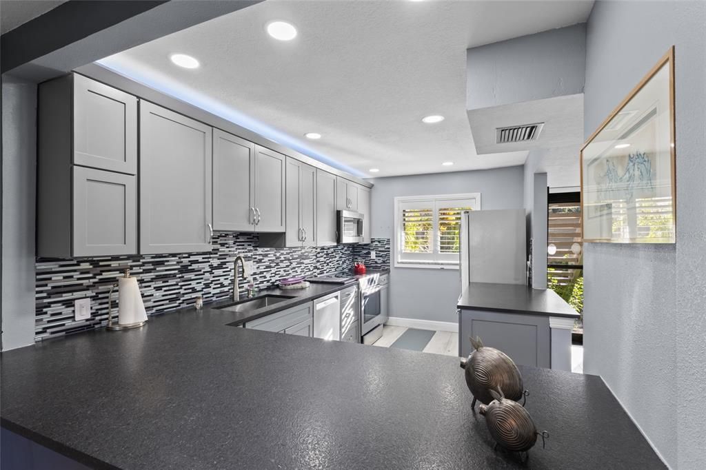 For Sale: $562,500 (2 beds, 2 baths, 1216 Square Feet)