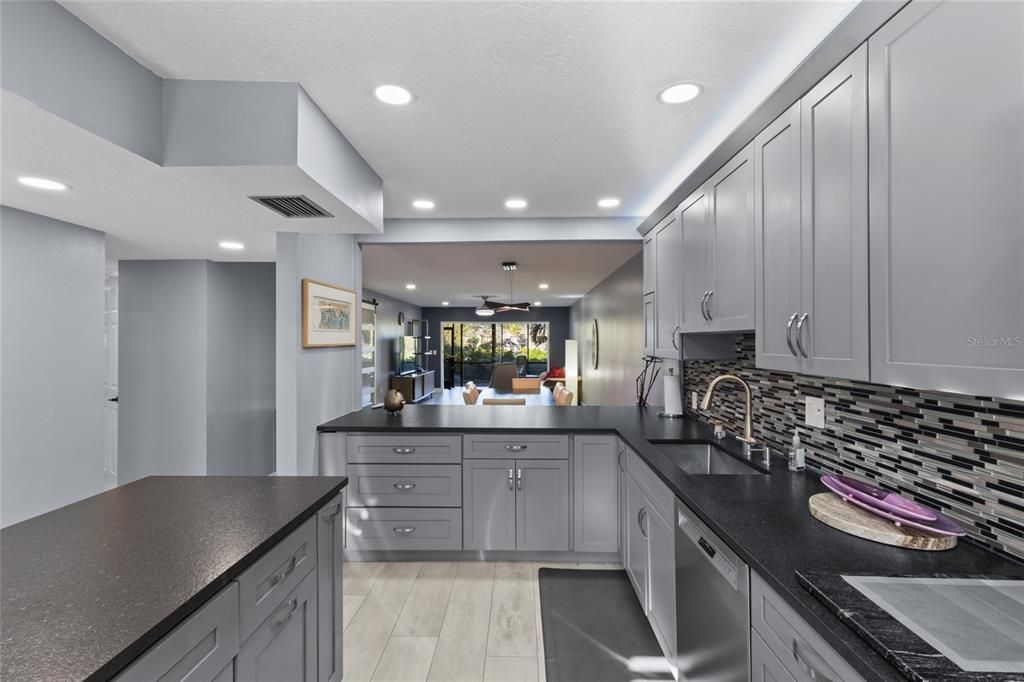 For Sale: $562,500 (2 beds, 2 baths, 1216 Square Feet)