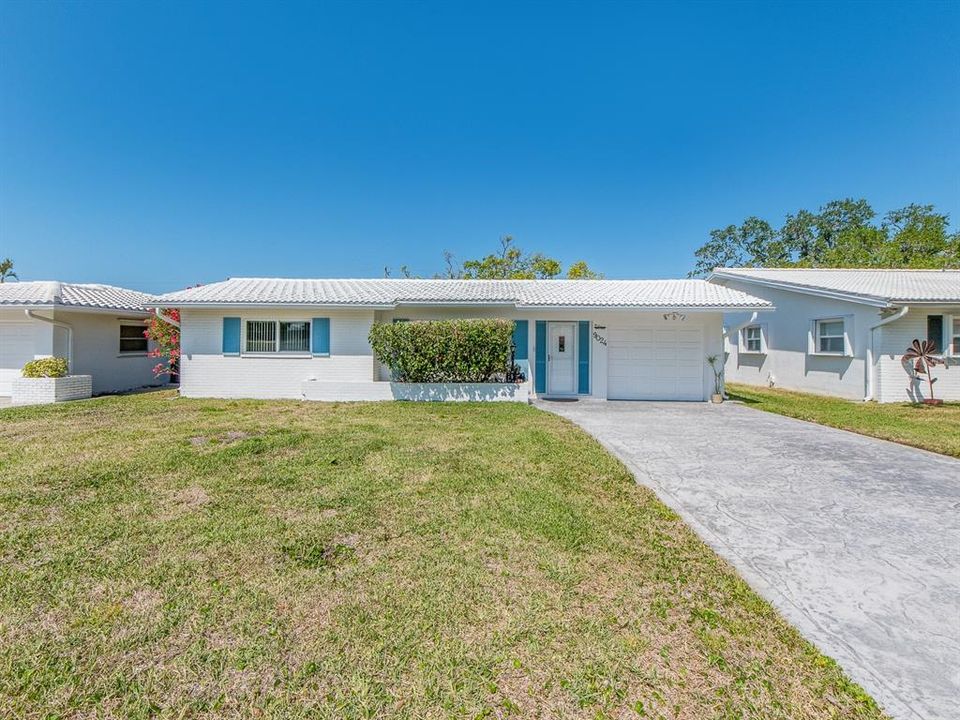 合同活跃: $429,900 (2 贝兹, 2 浴室, 1259 平方英尺)