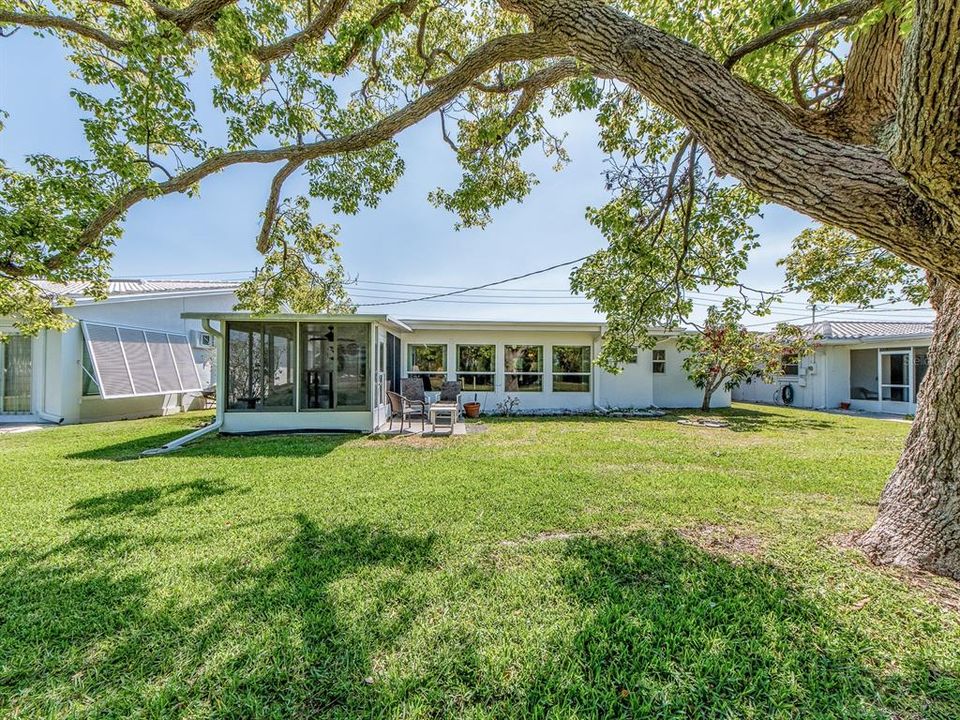 合同活跃: $429,900 (2 贝兹, 2 浴室, 1259 平方英尺)