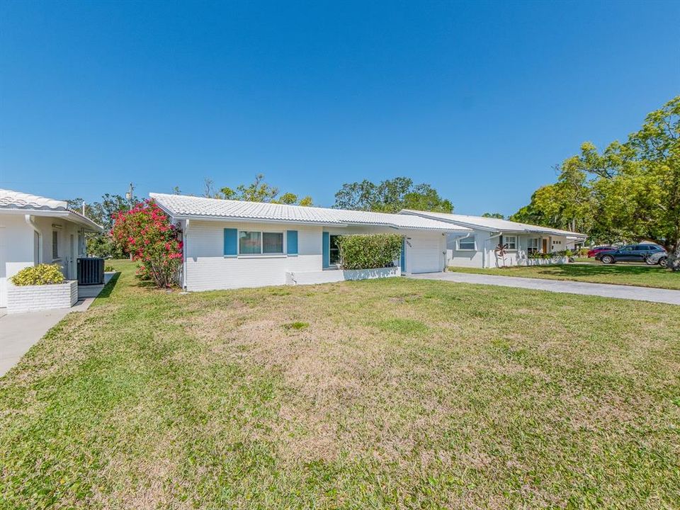 合同活跃: $429,900 (2 贝兹, 2 浴室, 1259 平方英尺)