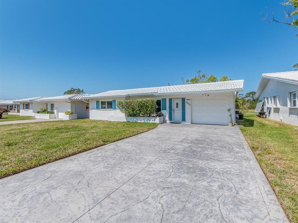 合同活跃: $429,900 (2 贝兹, 2 浴室, 1259 平方英尺)