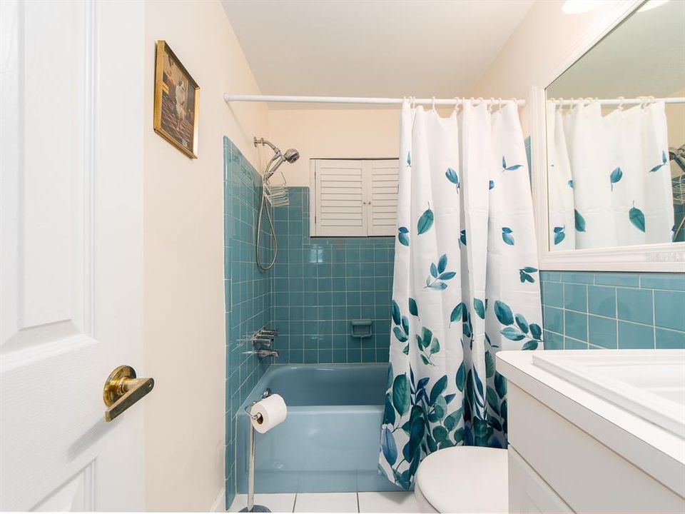 合同活跃: $429,900 (2 贝兹, 2 浴室, 1259 平方英尺)