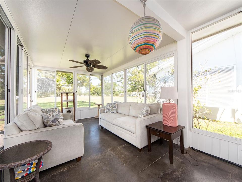 合同活跃: $429,900 (2 贝兹, 2 浴室, 1259 平方英尺)