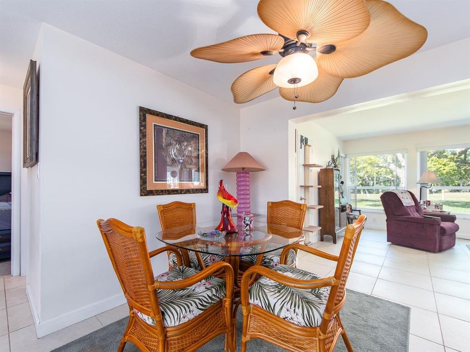 合同活跃: $429,900 (2 贝兹, 2 浴室, 1259 平方英尺)