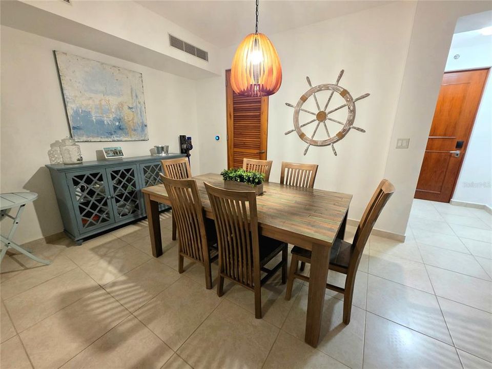 出租: $5,000 (2 贝兹, 2 浴室, 1635 平方英尺)